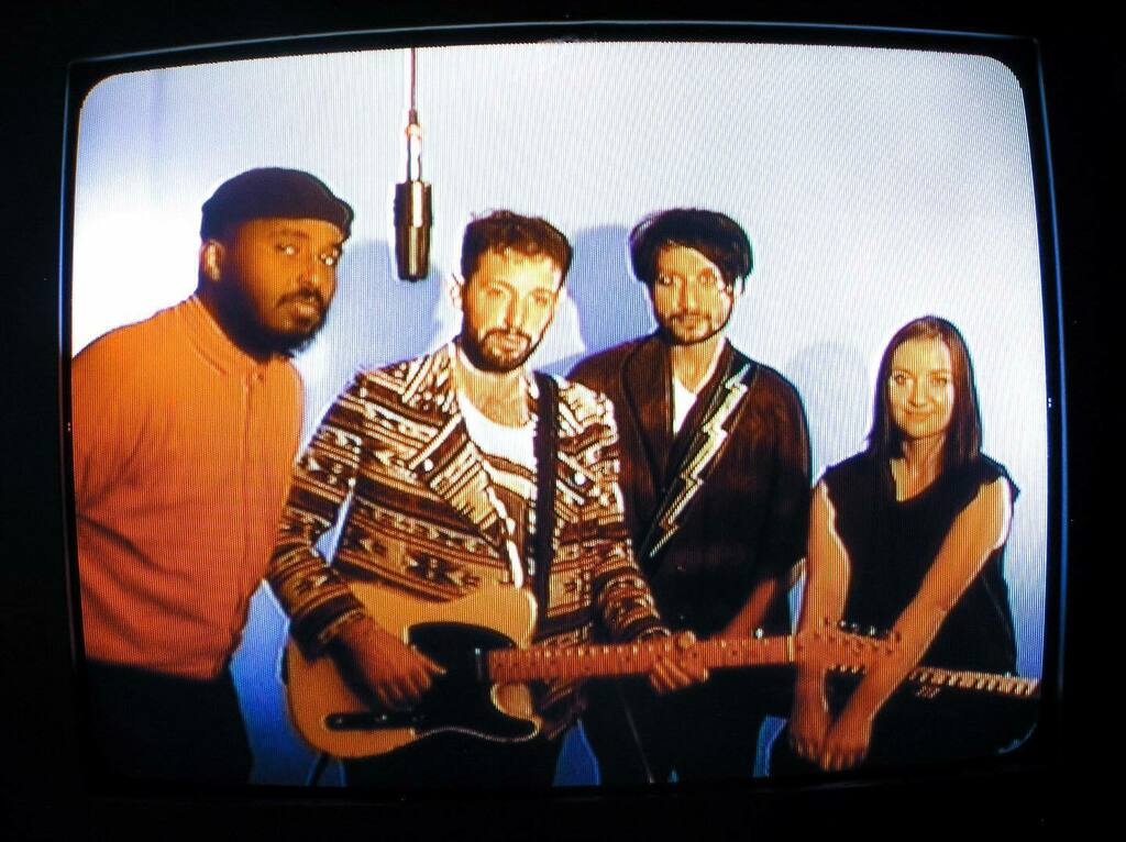 futurealters's tweet photo. 📺 FA 

#future #psychadelic #psychrock #indiepop #altrock #newmusic #musicproducer #musiccollective #futurist #oldschool #vintage #musiccollective #vibes #fridaymood #issavibe https://t.co/2PByYZKVj7 https://t.co/f6NpCYGlui
