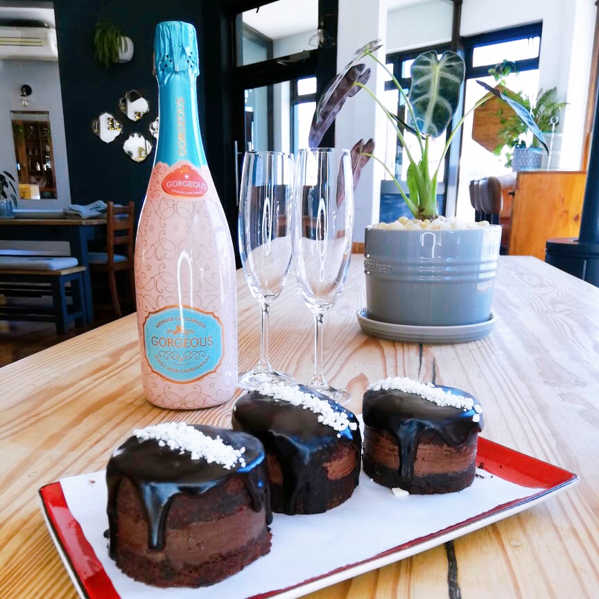 A little something sweet to start off the weekend right 😍