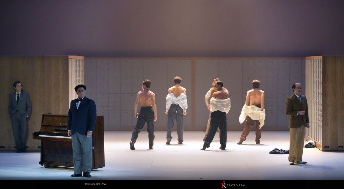 Ópera XXI (@opera_xxi) on Twitter photo 👉🏻<a href="/FabianPanisello/">fabian panisello</a> dirige en el <a href="/Teatro_Real/">Teatro Real</a> la ópera póstuma del compositor Luis de Pablo, con Lorca, Aleixandre D’Ors y Miguel Hernández en escena.
Basada en la novela homónima de Vicente M. Foix. 16-26/02
<a href="/AiramTenor/">Airam Hernández</a> <a href="/borjaquiza/">Borja Quiza</a> <a href="/MikeldiAtxalan/">MikAtx</a> <a href="/Jorge_Norton/">Jorge Norton</a> <a href="/Anaibarramezzo/">ana ibarra</a> 👉🏻<a href="/FabianPanisello/">fabian panisello</a> dirige en el <a href="/Teatro_Real/">Teatro Real</a> la ópera póstuma del compositor Luis de Pablo, con Lorca, Aleixandre D’Ors y Miguel Hernández en escena.
Basada en la novela homónima de Vicente M. Foix. 16-26/02
<a href="/AiramTenor/">Airam Hernández</a> <a href="/borjaquiza/">Borja Quiza</a> <a href="/MikeldiAtxalan/">MikAtx</a> <a href="/Jorge_Norton/">Jorge Norton</a> <a href="/Anaibarramezzo/">ana ibarra</a>