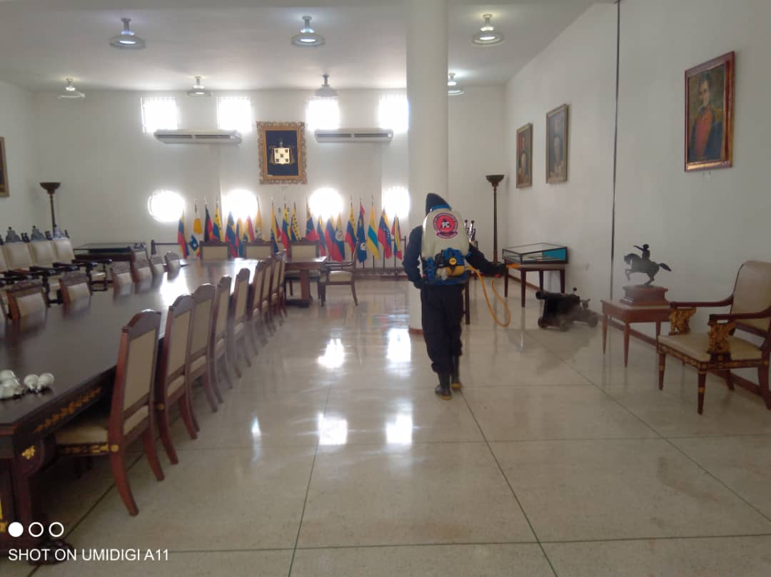PCCAPITAL's tweet photo. 🟧🟦Personal Adscrito a la Dirección General de #PcCapital realizó #Desinfección en #LosPróceres y la #AcademiaMilitar apoyando a toda la Comunidad participante de la marcha del 4 de Febrero https://t.co/5eVhIzdJkC