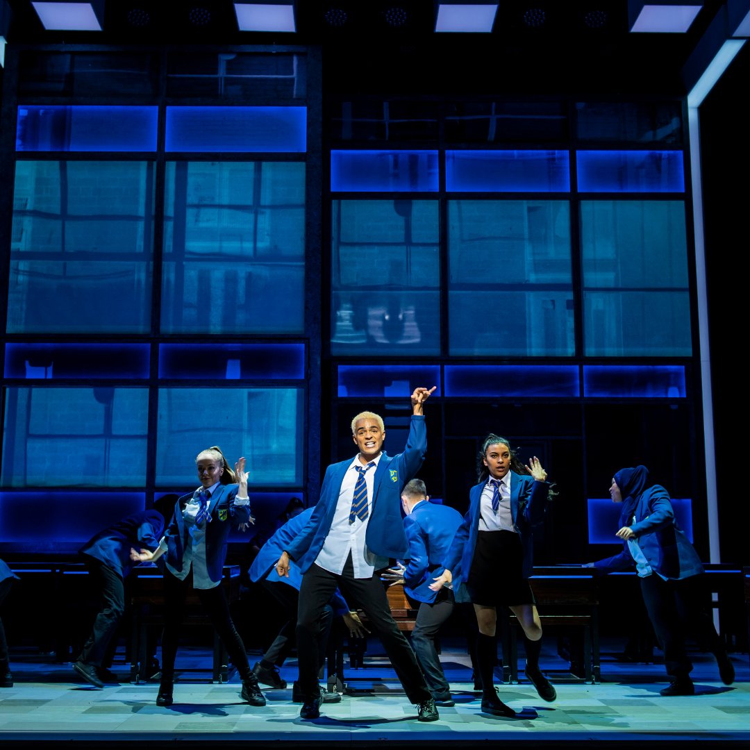 People of LA, listen up!🔊

There are only 14 performances left <a href="/CTGLA/">center theatre group</a>!!😭

Who's joining us before we return to home soil?! Let us know below!👠💙

#JamieTour