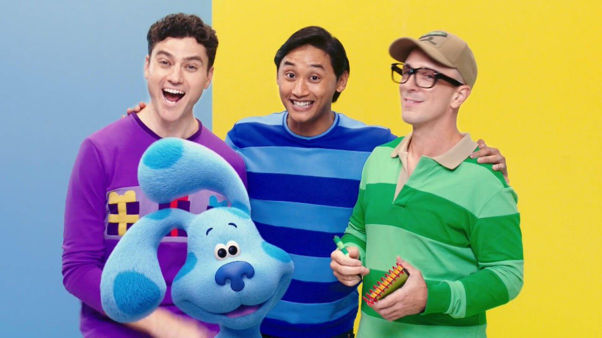 Blue s better. Blue s clues часы. Приключения Блю в большом городе трейлер.