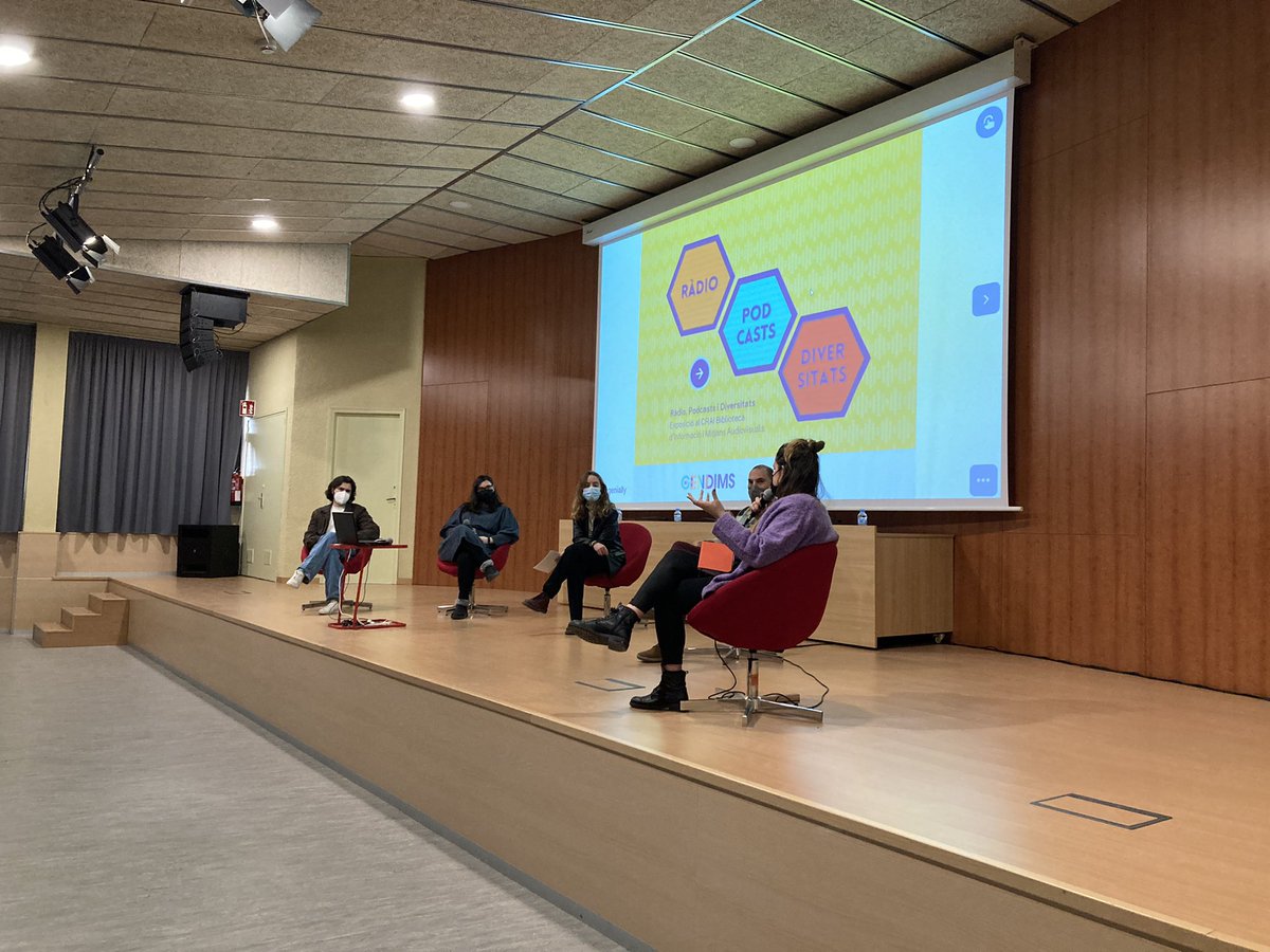 mj_masanet's tweet photo. I arribem a l’última part de l’acte: l’exposició del @crai_bima, organitzada per Èlia Romaní, Lluís Anglès i @Margot_Mur. La podeu visitar durant les pròximes setmana al @crai_bima!
#AmbDiversitat #GendIMS
@UniBarcelona @FIMA_UB https://t.co/SZHfrZDGzh