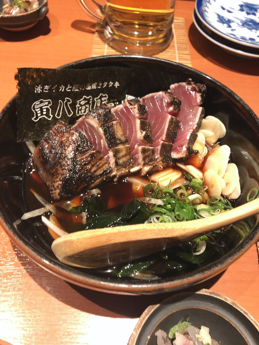 0913yCo's tweet photo. 虎八商店　鰹のタタキ絶品😋
にんにくたっぷりのせて〜明日も休みだから気が緩んじゃう https://t.co/Eq8gyMjxya