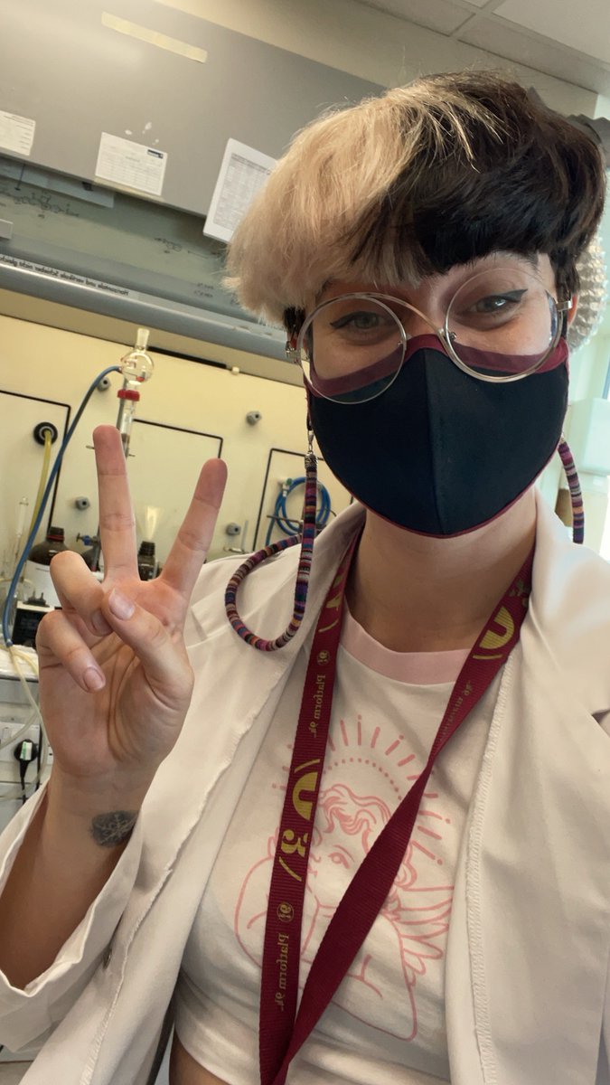 bbetbatlle's tweet photo. Its #InternationalDayofWomenandGirlsinScience and once more I wanna pay tribute to the amazing women that work with me everyday &amp; who are a massive source of inspiration. But first here is just a picture of me trying to be cool in the lab &amp; just generally being a scientist. Hi. https://t.co/9MZd6u5ziK