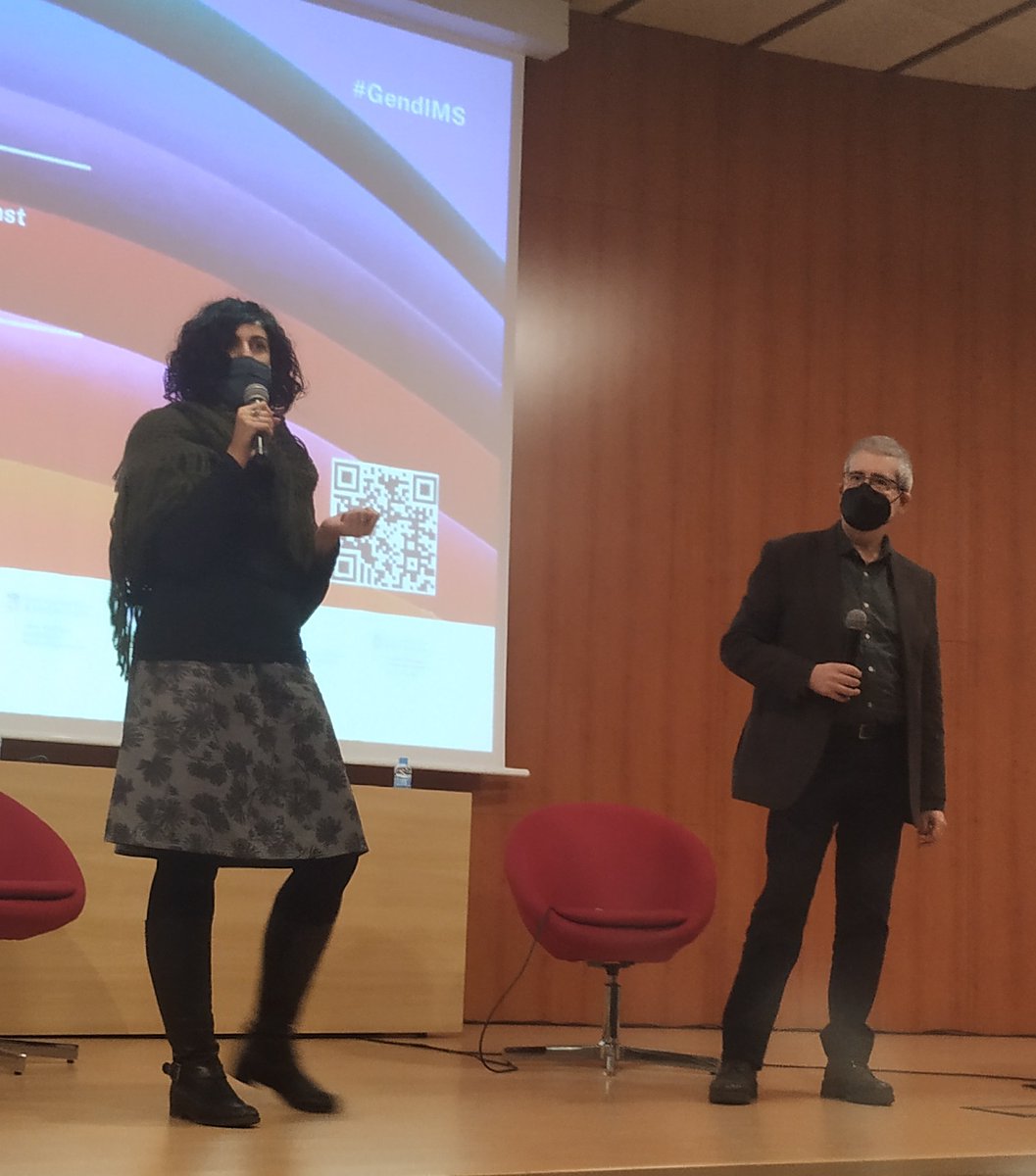 jjbotev's tweet photo. Tanquen la jornada @nferranf de la comissió d'igualtat de la @FIMA_UB i @mtermens degà de la @FIMA_UB #AmbDiversitat #Gendims #Radio #Podcast https://t.co/fylWaOt7LF