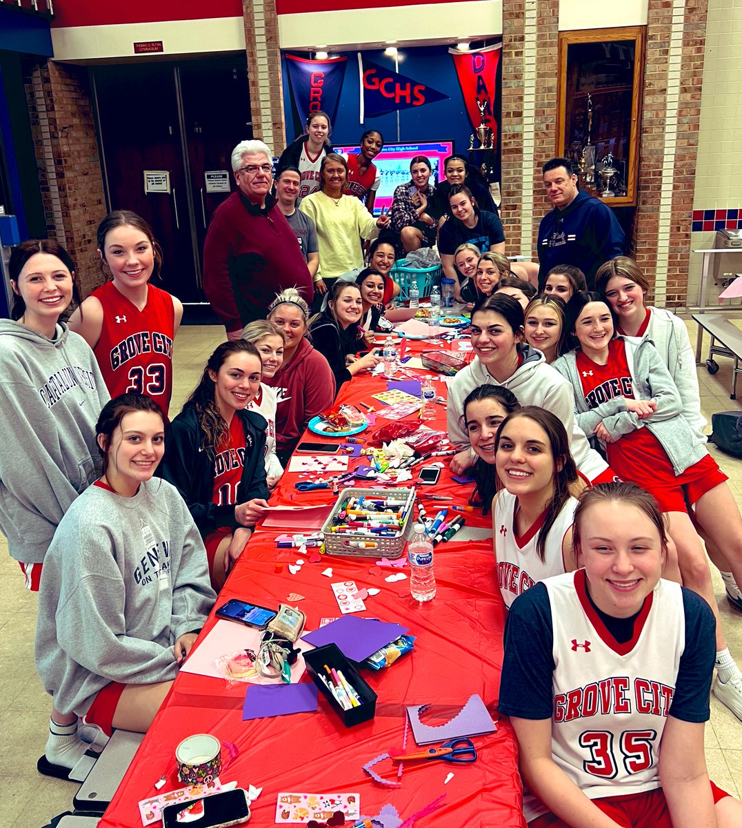 LadyHoundsHoops's tweet photo. Grove City Lady Hounds Give Back!
               ❤️❤️❤️❤️❤️❤️
Last night our girls came together to spread kindness to the residents at Meadow Grove Transitional Care.  They made over 100 Valentine’s Cards to bring joy to the elderly in our community.  #Proud #GC #Love https://t.co/8lNPBPJ0wi