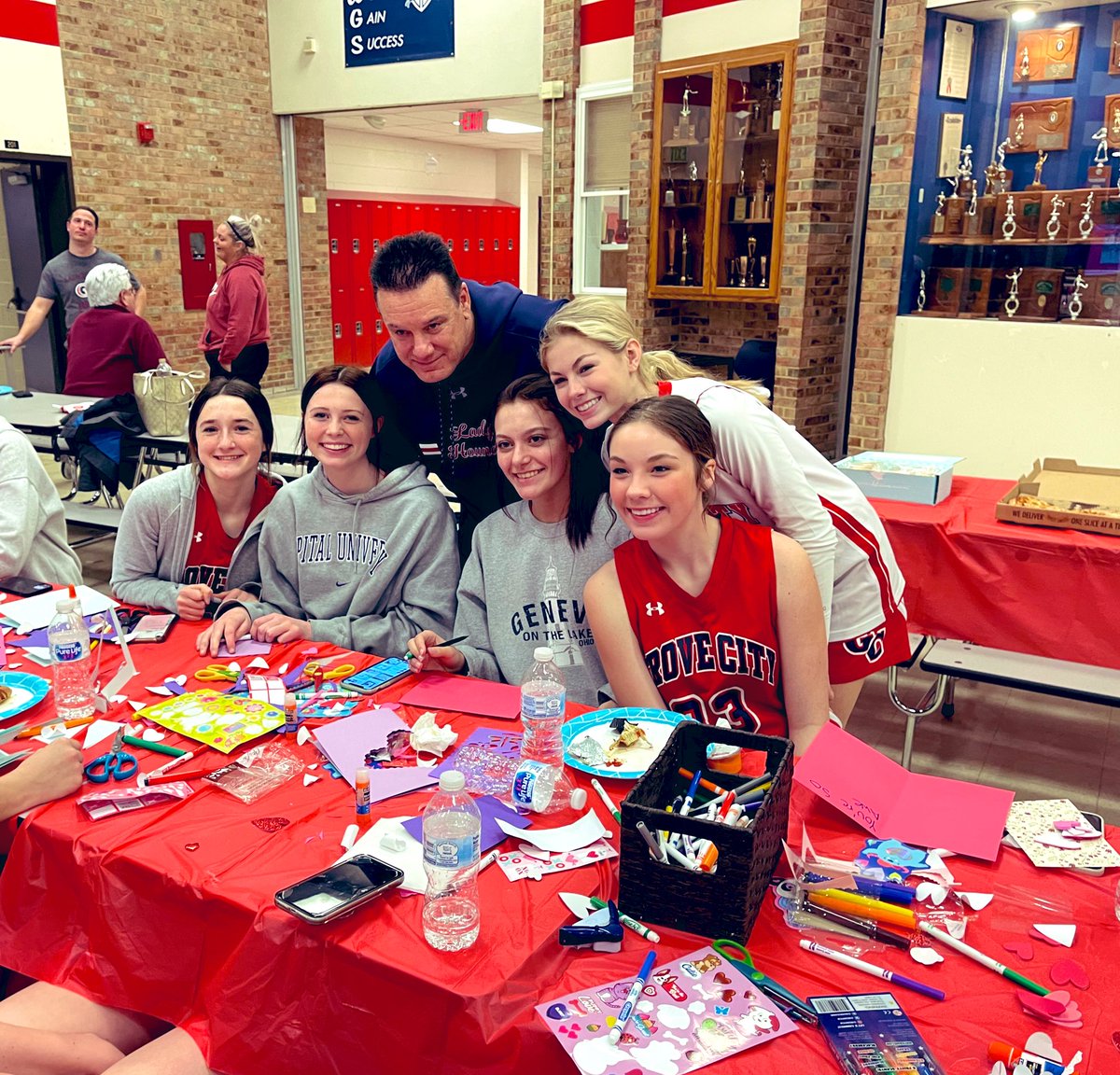 LadyHoundsHoops's tweet photo. Grove City Lady Hounds Give Back!
               ❤️❤️❤️❤️❤️❤️
Last night our girls came together to spread kindness to the residents at Meadow Grove Transitional Care.  They made over 100 Valentine’s Cards to bring joy to the elderly in our community.  #Proud #GC #Love https://t.co/8lNPBPJ0wi