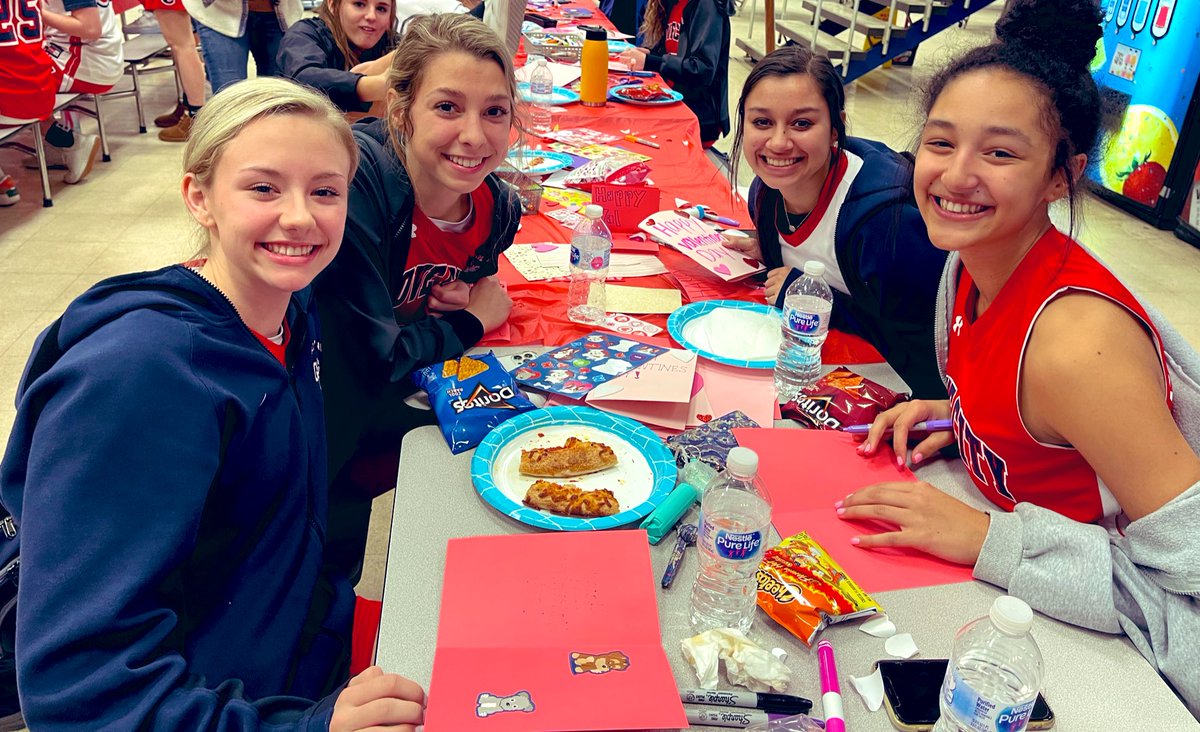 LadyHoundsHoops's tweet photo. Grove City Lady Hounds Give Back!
               ❤️❤️❤️❤️❤️❤️
Last night our girls came together to spread kindness to the residents at Meadow Grove Transitional Care.  They made over 100 Valentine’s Cards to bring joy to the elderly in our community.  #Proud #GC #Love https://t.co/8lNPBPJ0wi