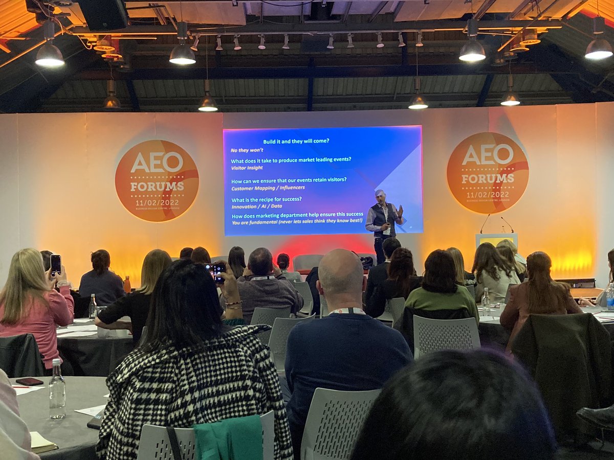 MartyFullardUAE's tweet photo. Austen Hawkins on stage, and we’re off to a flyer: Build it and they will come… or will they? The drawing thing as an experiment to assess our personalities… #AEOForums https://t.co/I9o35fmKu7