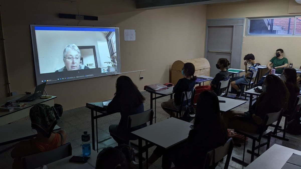 boeprofesseur's tweet photo. Dans le cadre du projet #PierrePotier, les élèves de première du lycée 🇫🇷 au Paraguay ont échangé avec @MarieDanielleVD qui leur a présenté la #chimie en France, le groupe BASF ainsi que le projet ChemCycling.
https://t.co/s11zAYcQRc
@FranceChimie @aefeinfo https://t.co/tvoXthqq6I