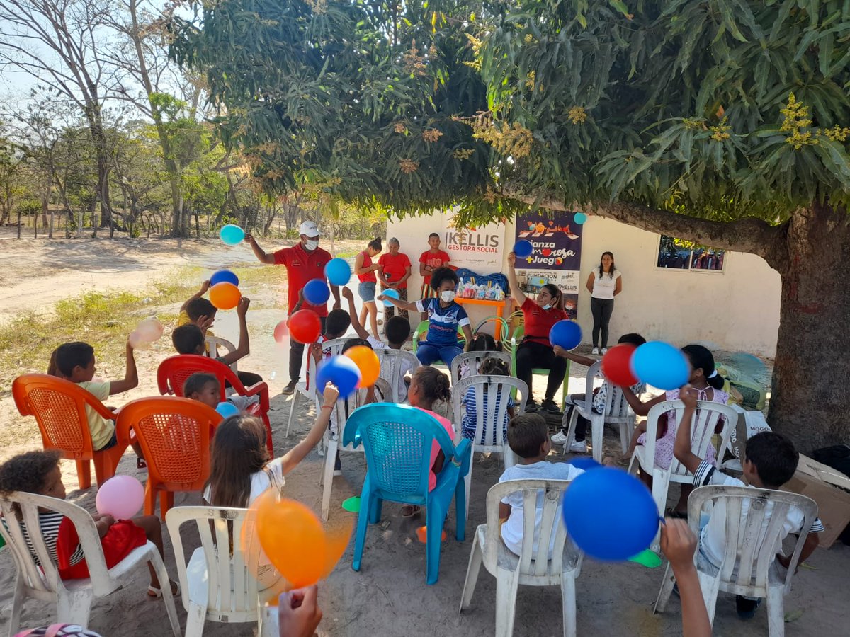 MilagroHg's tweet photo. Desde @Alcaldiafcion @MilagroHg @CarloSierras seguimos comprometidos con nuestra niñez. Desde el #Kilometro25 porque Jugando y creando con amor vamos cambiando. @LunnaColombia @ConsejeriaNinez @ComisionadoPaz @juegoyninez. #FundacionSigueAvanzando https://t.co/Pa6G3cENr5