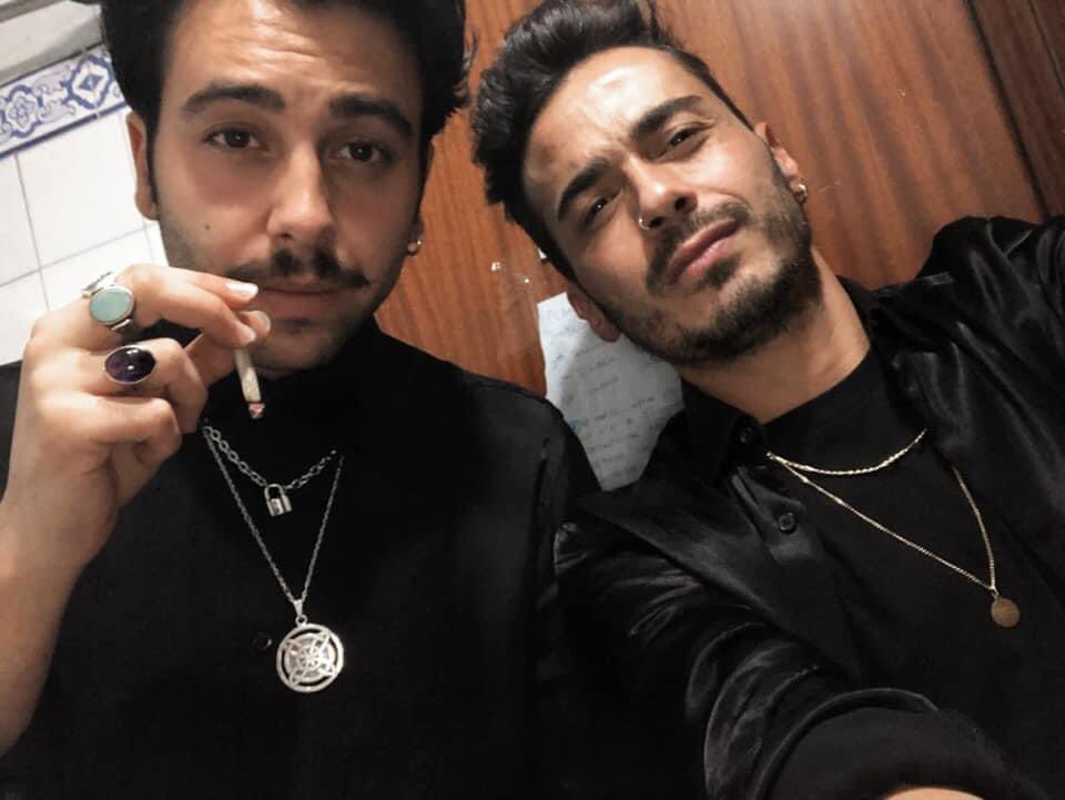 Hace un añito de esta foto que nos hicimos antes de salir a uno de los conciertos que hicimos en la cueva.