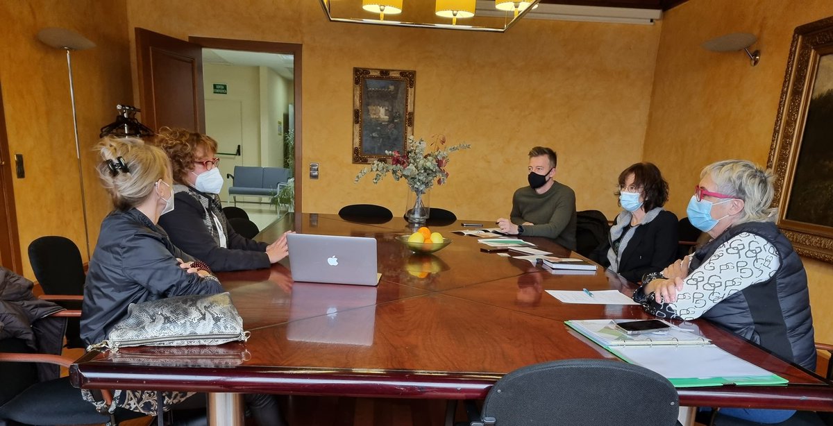 #incontinencia365dias hoy junto a nuestra #delegada #lleida #MJosep reunión muy productiva y agradecidas por la ayuda que nos van a prestar <a href="/apicslleida/">AP ICS Lleida</a> #regidorasalut <a href="/montrosilda/">montse pifarre</a> y #capdeseccio <a href="/rafacarpi/">Rafa Carpi</a> .. gracias!!! Seguimos el camino de visibilidad juntos!!