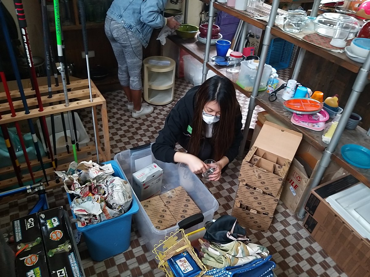 DelinianHH's tweet photo. Did you know all Euromoney employees can take 2 paid volunteer days every year? One group in HK did just that the other week. Organised by @handsonhongkong the team visited Crossroads to sort donated goods for underprivileged households. #volunteering #givingback #EuromoneyGiving https://t.co/qCJXVEyPIK