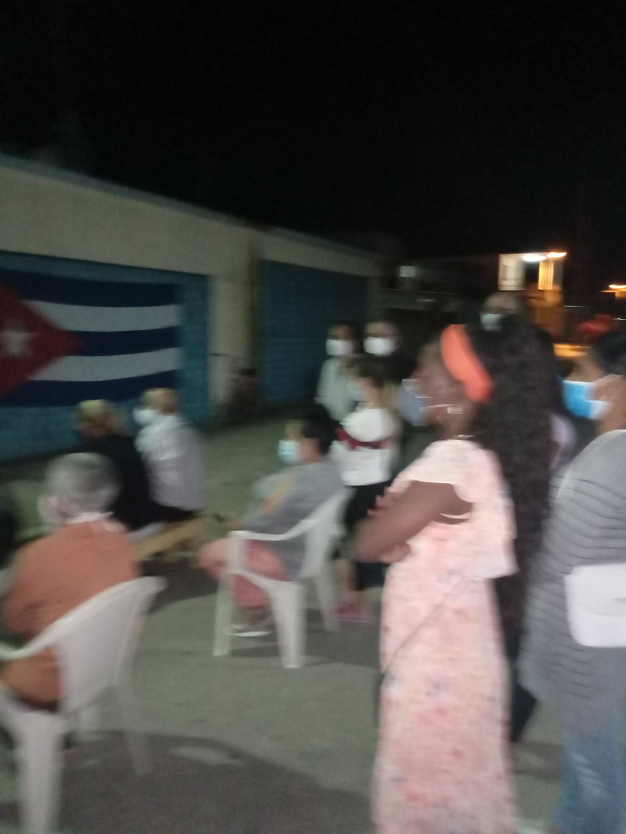 Eduardo46369411's tweet photo. Excelente intercambio de la circunscripción 7 de San José de las Lajas sobre el Código de las familias. #Maybeque. https://t.co/jVtz0eG0l5