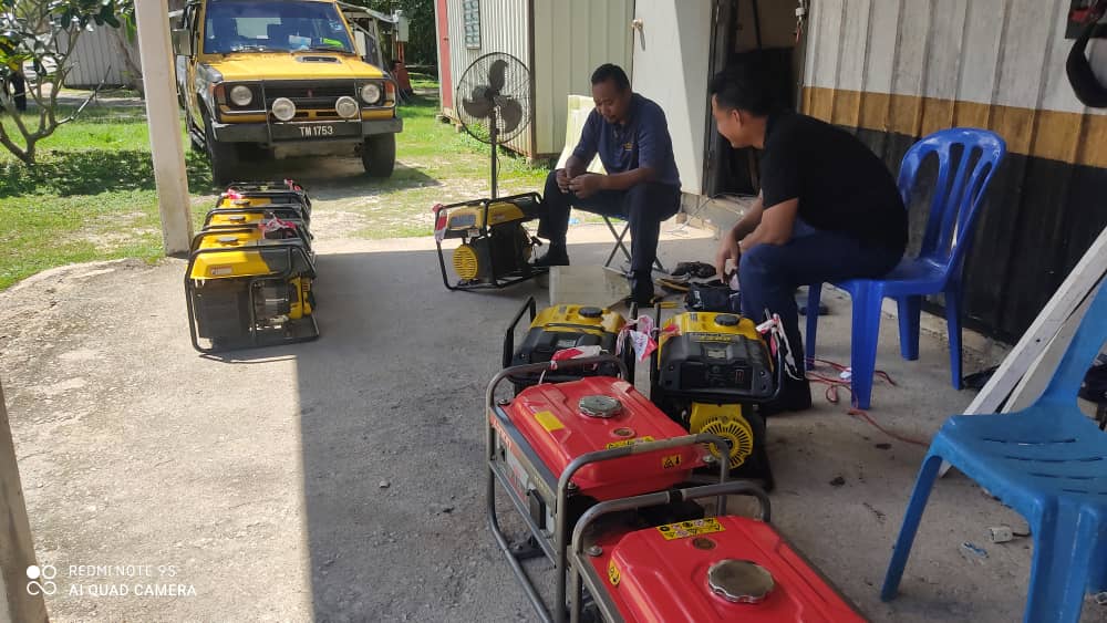 Kerja-kerja servis dan pembaikian genset secara jabatan oleh Team CKE Terengganu untuk waterpoint bagi kejohanan RTES Endurance Ride Febuari 2022 

#CKEBerprestasiTinggi
<a href="/yusufghani200/">تذكرة</a> <a href="/HasliJKR/">Hasli Ibrahim (Ir. Dr.)</a> <a href="/rozniazwar/">Ir. ROZNI</a> <a href="/hanizanshaffii/">hanizan</a> <a href="/husinmjkre/">Husin Mustafa</a> <a href="/noorashikinmt/">noorashikin tamimi</a> <a href="/JKRTerengganu/">JKR Terengganu</a>