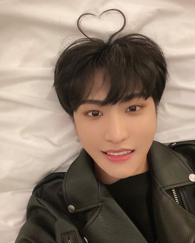 Nixie83169208's tweet photo. “El dolor de crecer no es algo por lo que pasas tu sólx”

-Seonghwa 🥺🤍 https://t.co/glZzDXd7Qj