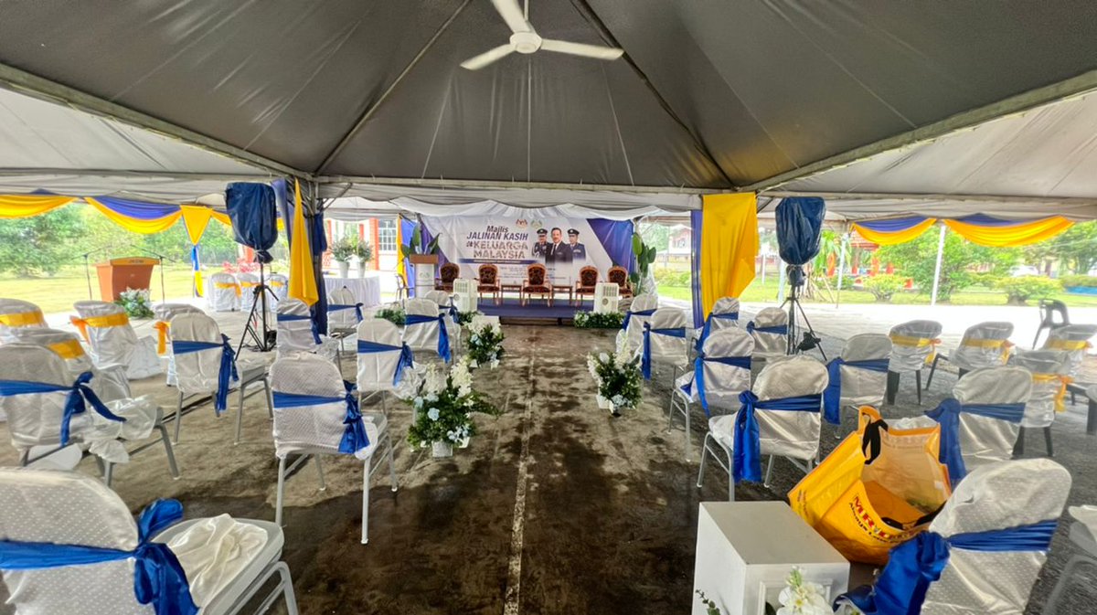 Persiapan pemasangan elektrik sementara secara jabatan di Program Majlis Jalinan Kasih Keluarga Malaysia Bersama KSN  di SK Bukit Bayas, Kuala Terengganu

#CKEBerprestasiTinggi
<a href="/yusufghani200/">تذكرة</a> <a href="/HasliJKR/">Hasli Ibrahim (Ir. Dr.)</a> <a href="/rozniazwar/">Ir. ROZNI</a> <a href="/hanizanshaffii/">hanizan</a> <a href="/husinmjkre/">Husin Mustafa</a> <a href="/noorashikinmt/">noorashikin tamimi</a> <a href="/JKRTerengganu/">JKR Terengganu</a>