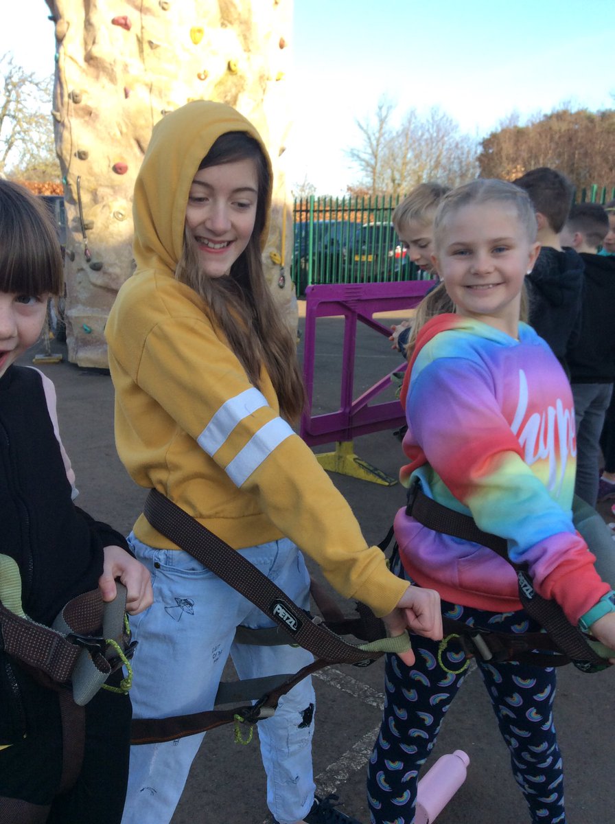 MapleClass_RE's tweet image. Mental Health Day is going down a storm! Climbing and Laser Tag 🧗🏿‍♀️🧗‍♂️