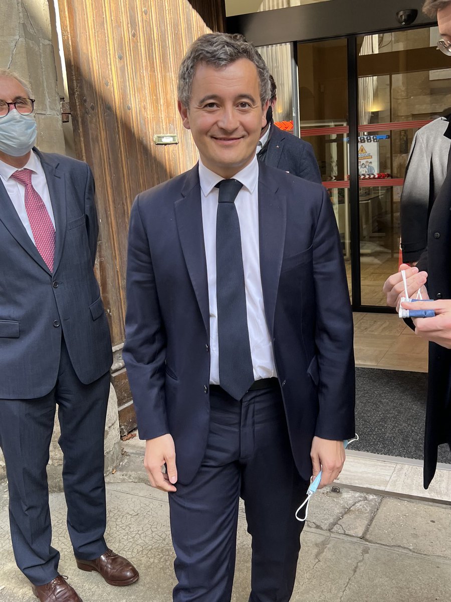 Monsieur le <a href="/BatonnierL/">Bâtonnier de l’Ordre des Avocats de Poitiers</a> <a href="/NiGillet/">NG</a> a rencontré <a href="/GDarmanin/">Gérald DARMANIN</a> ce matin à Poitiers. Ils ont échangé sur la #GAVchatel et l’assistance des victimes de VIF dans les commissariats. Des réponses sont à venir sous peu s’agissant de la GAV.