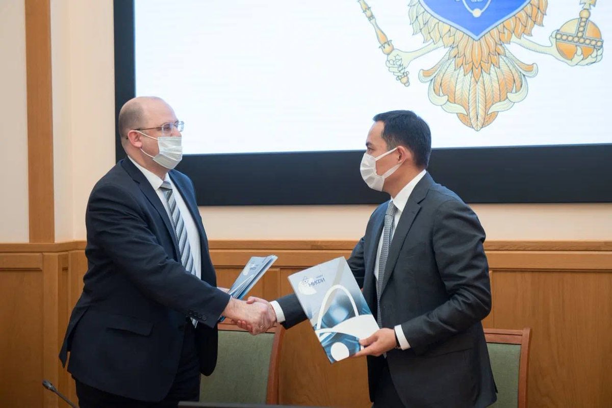 Rector of the MEPhI Vladimir Shevchenko and President of the Kazakhstan Center for International Programs Anuar Zhangozin signed a Memorandum of Understanding on February 9. The ceremony took place at the Ministry of Science and Higher Education of Russia.
eng.mephi.ru/news/120810