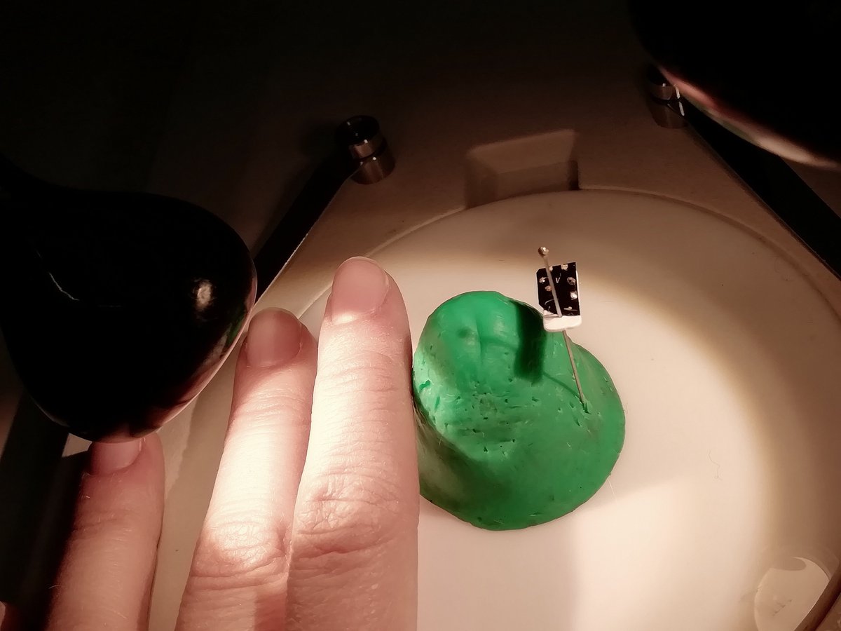 EntomoDaily's tweet photo. Happy #WomeninScienceDay!
For more researchers (and science communicators!) and greater recognition within a fairer, more valued and better paid scientific career.
Because there is #NoFutureWithoutScience, nor without women 💪
#11F #WomenInScience #WomenInSTEM https://t.co/innGEsG5mZ
