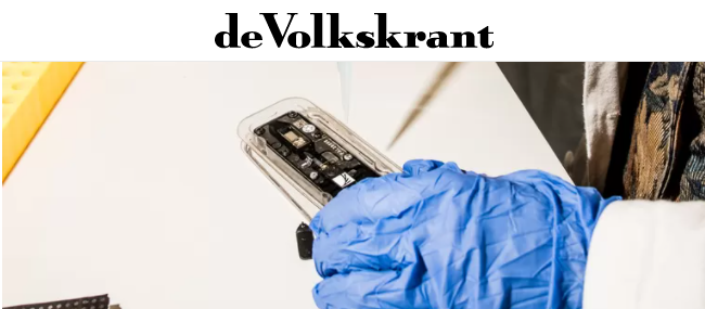 ReindertN's tweet photo. The use of @nanopore sequencing in our MSc-course @WUR on Advanced Molecular Ecology got great press coverage in @volkskrant: (Dutch only) Revolutie in de biologie: DNA analyseren in drie minuten https://t.co/5JxTbvfoGt https://t.co/pXyXcF3DMC