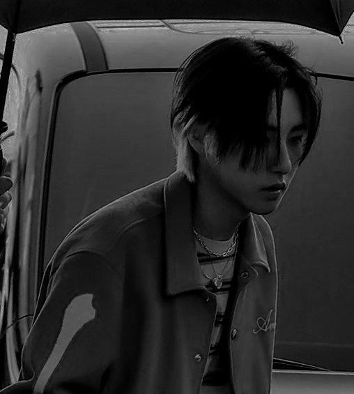 Melukis Senja─Hrj au.

"Cinta ke sahabat sendiri itu─salah ya?"

Between us &amp; Him.

©αччlsn.