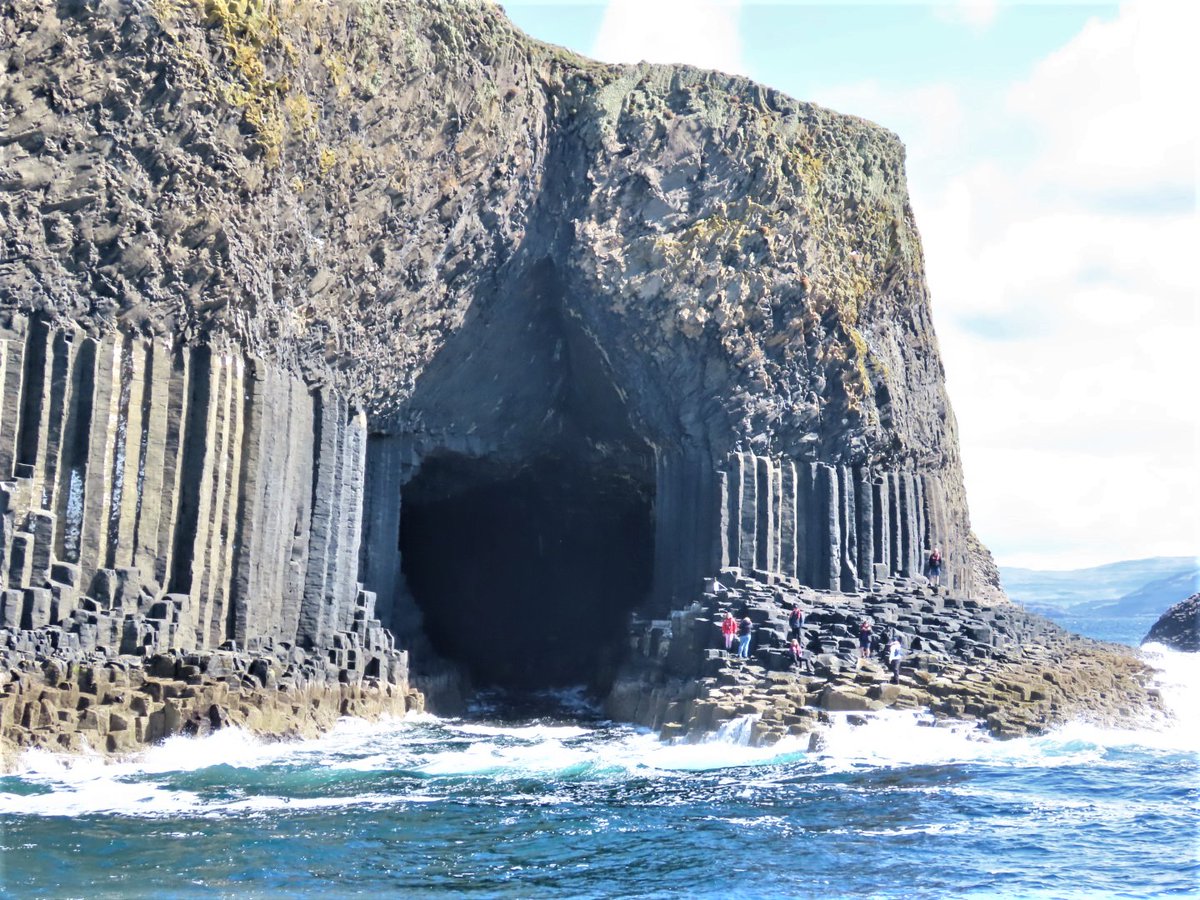 This could be your workplace!  We're recruiting a ranger for Staffa, closing date 18th February and full details here: nts.org.uk/volunteering-j…
#countrysideranger #staffa #rangerjobs

📷Peter Upton