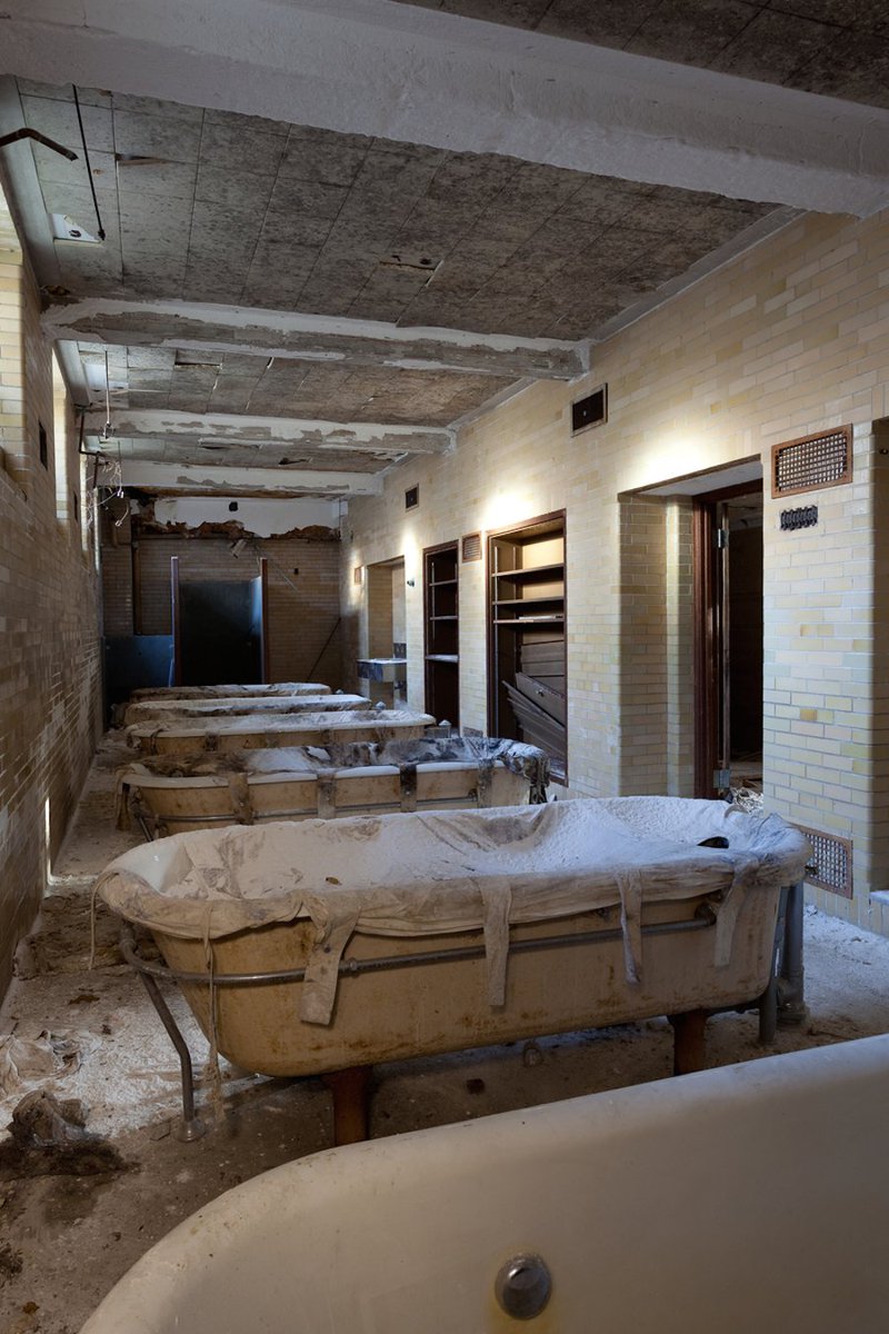 Заброшенный госпиталь в сша. Лечебница колчестер. Психиатрическая больница москва заброшенная больница. Страшные заброшенные больницы. Страшные заброшенные больницы.