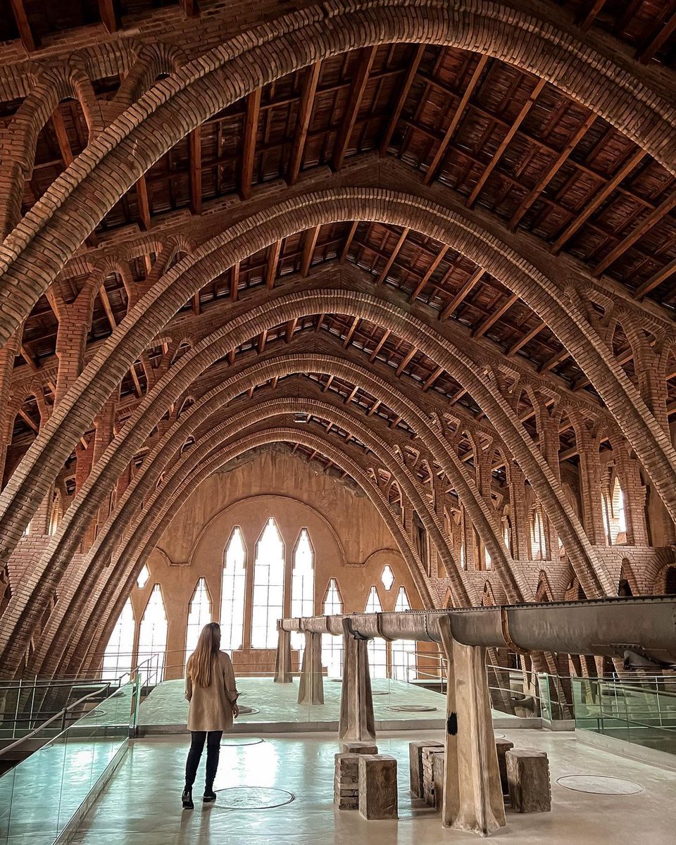 El celler de Pinell de Brai és obra de Cèsar Martinell.