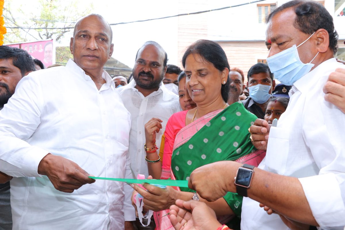 chmallareddyMLA's tweet image. మేడ్చల్-మల్కాజ్గిరి జిల్లా మేడ్చల్ మున్సిపాలిటీలో ఈ రోజు 3.71 కోట్ల రూపాయల అభివృద్ధి పనులు, ఉప్పల్ నియోజకవర్గంలో 1 కోటి రూపాయలతో నిర్మించిన కొత్త గ్రంథాలయాన్ని మంత్రి శ్రీమతి @SabithaindraTRS గారు, ఉప్పల్ ఎమ్మెల్యే @SubhasBethiTRS గార్లతో కలిసి ప్రారంభించడం జరిగింది.