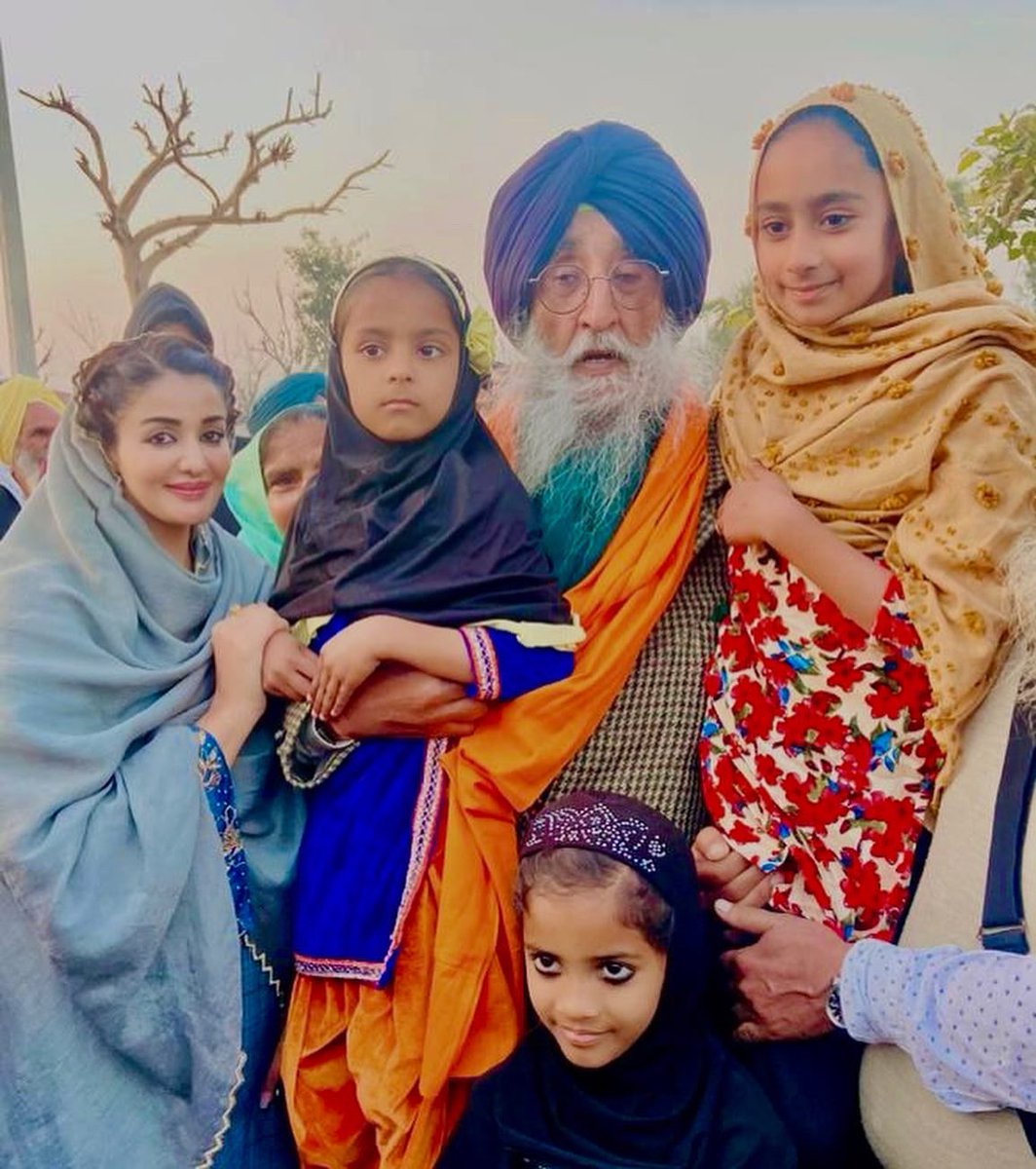 SimranjitSADA's tweet photo. Sardar Simranjit Singh Mann with Biba Sonia Kaur mann with little girls of village Mandiala wearing Hijab. In Sikhism,it
Allows full Religious Freedom. Karnatka Muslims should visit Punjab to assert and practice religious freedom as per the Constitution and the Sikh way of life. https://t.co/Th1aZF4eXL