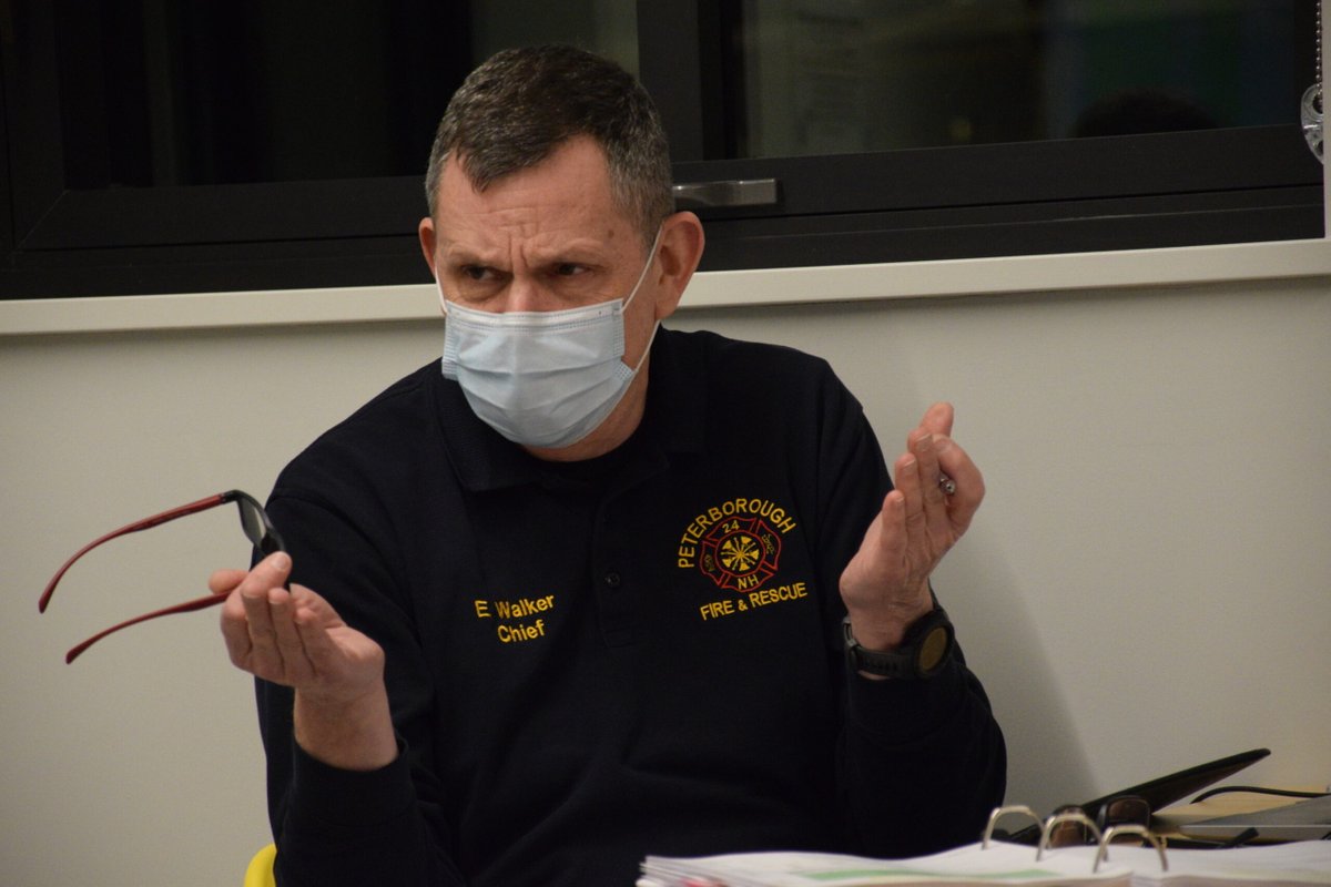 Members of the Peterborough Municipal Facility Task Force said a new fire station is estimated to cost around $25 million during a task force meeting at the library Thursday night. #PeterboroughNH

monadnockbeat.com/articles/new-f…
