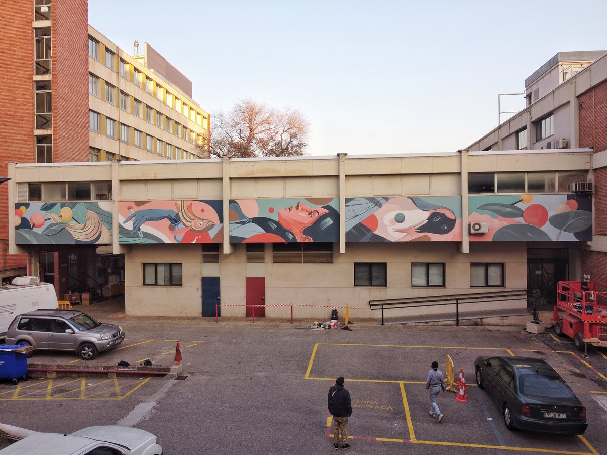 La directora del IDAEA Teresa Moreno inaugura la placa del mural #BCNArtAmbient, una obra de arte urbano de @TweeMuizen que recoge arte, ciencia y perspectiva de #género. 

🟣¡No podíamos celebrar mejor el #11F #DiaMujerYNiñaEnCiencia! ¿Quieres verlo? ⤵️ idaea.csic.es/outreach/bcn-a…