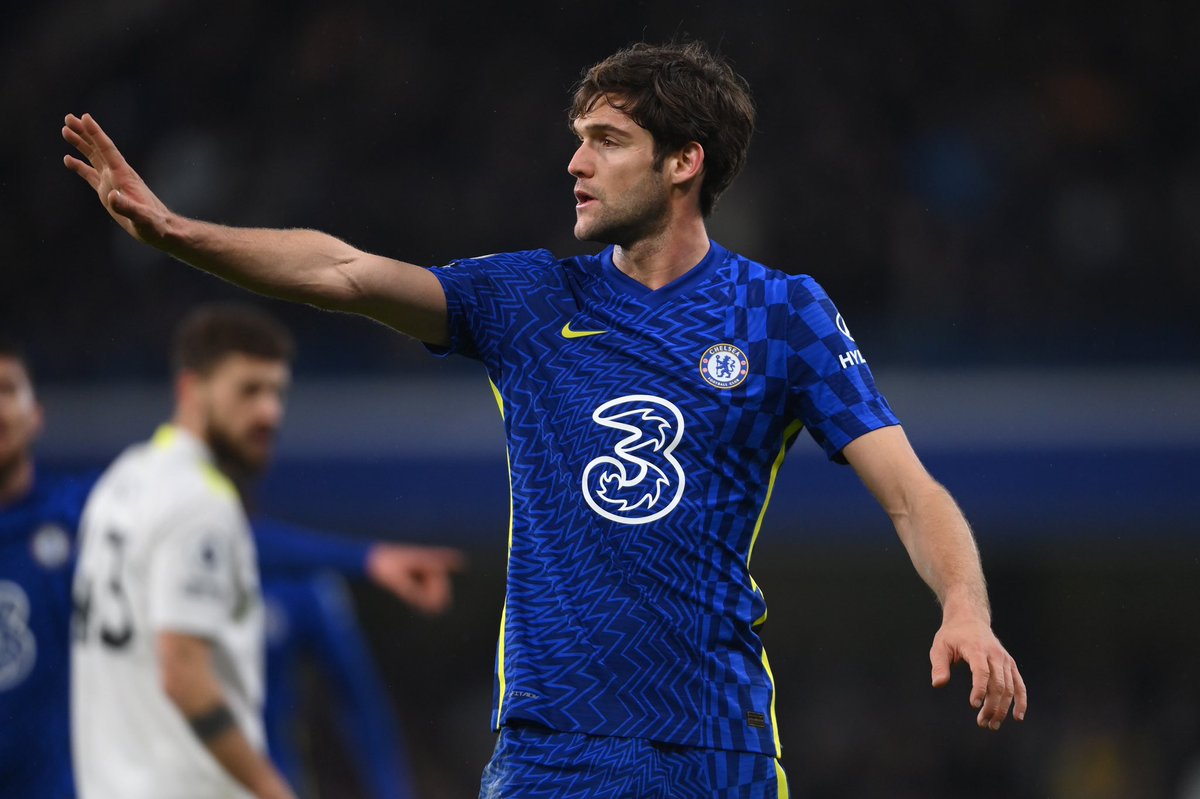 FabrizioRomano's tweet photo. Marcos Alonso after Barcelona links: “I have always had interest from other clubs but, to be honest, it was never my intention to leave Chelsea”, @NizaarKinsella reports. 🔵 #CFC 

“Why not [stay longer at Chelsea]? For me, I still have another year-and-a-half on my contract”. https://t.co/CO6MXPSFnr