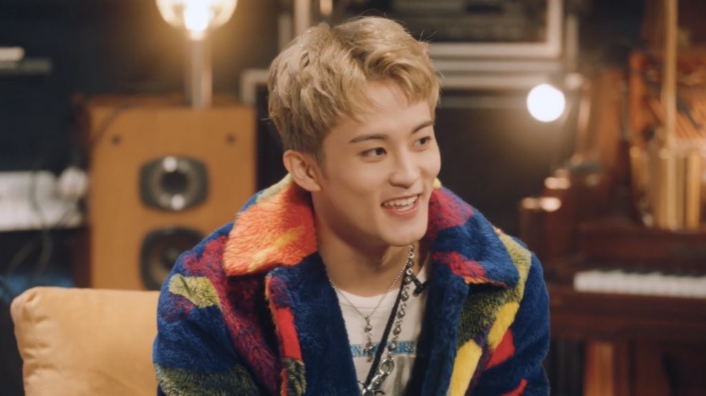 LOOKSMKL's tweet photo. #MARK https://t.co/uq2hELlDN2