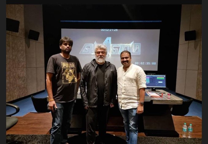 CinemapediaOffl's tweet photo. வலிமை படக்குழுவினருடன் படத்தைப் பார்த்த அஜித்குமார்.  படம் சிறப்பாக இருப்பதாக வினோத்தை பாராட்டியுள்ளார்.

அஜித் திரைப்பயணத்தில் முதல்முறையாக தமிழ், தெலுங்கு, ஹிந்தி, கன்னடம் மொழிகளில் ஒரே நாளில் வெளியாகிறது. 
#ValimaiFDFS
#AjithKumar
#Valimai
#HVinoth https://t.co/tLxqQnOYgw