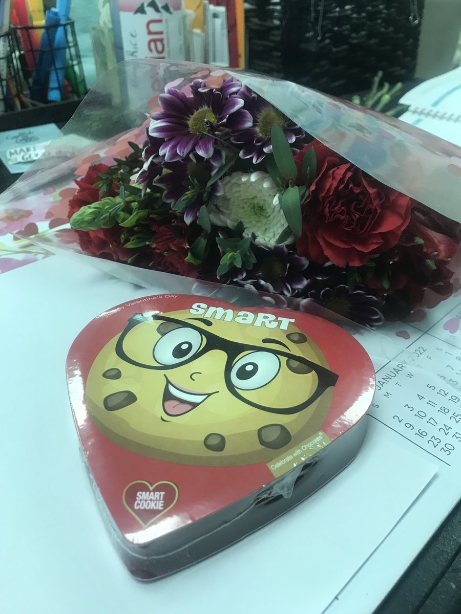 HCHScounselor's tweet photo. When your day starts with this sweet gift from an even sweeter student, it’s bound to be great! #CEOSTRONG https://t.co/KHni0L0gC9