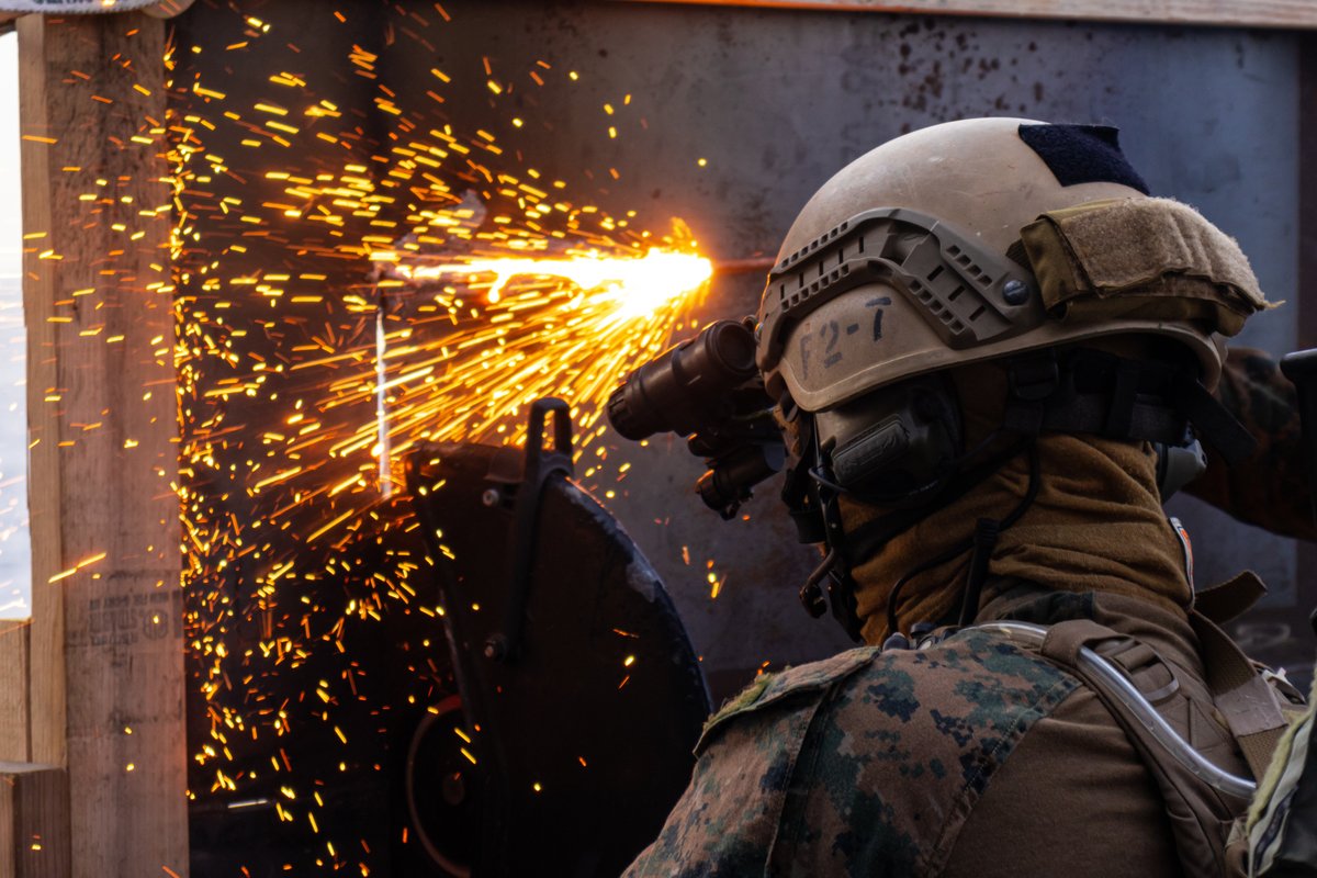 The #BlueGreenTeam in action! ⚓ 

#Marines assigned to @31stMeu conduct #VBSS training aboard #USSMiguelKeith (ESB 5) in support of #NobleFusion2022. 

Read the full story here👇 : go.usa.gov/xts42