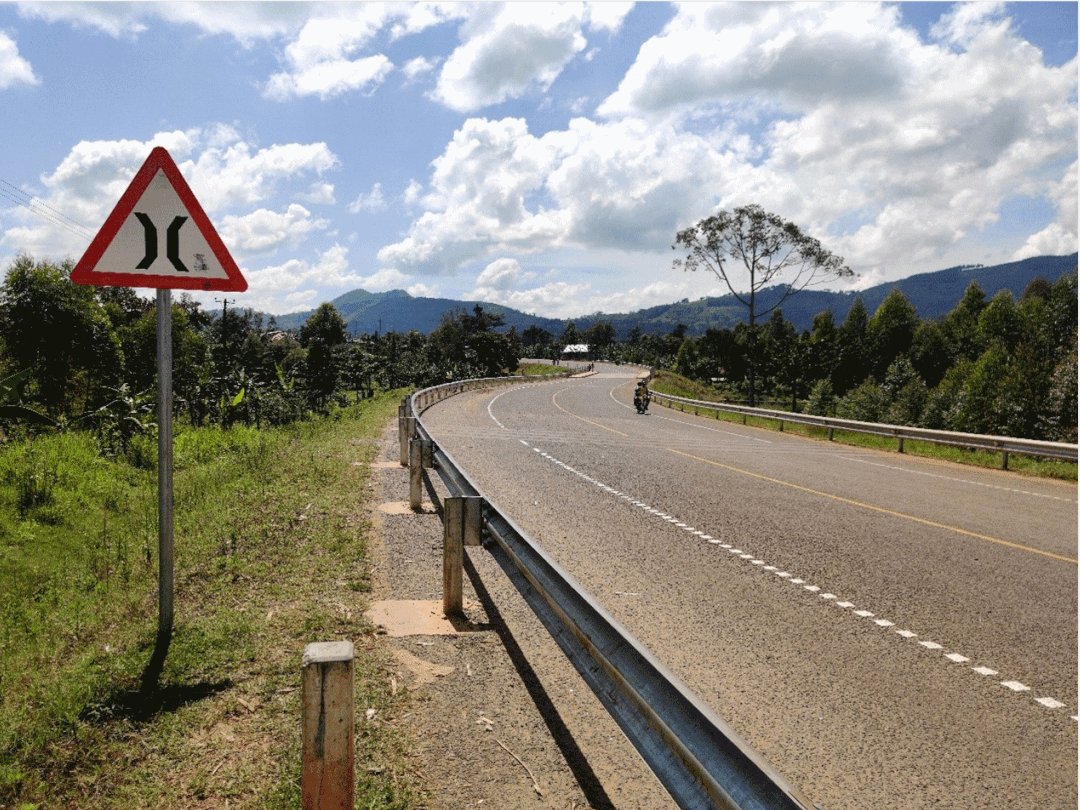 CSCEC_ES1201's tweet image. On February 8th, the Upgrading of the Bumbobi-Lwakhakha Road to Bituminous Standards(44.5KM)  Project in #Uganda undertaken by #CSCEC successfully passed defects liability period inspection.👏🏻👏🏻👏🏻