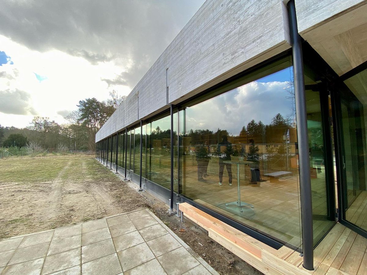 Unser #UNESCO-Weltkulturerbe, das #Bauhaus-Ensemble Bundesschule #Bernau hat seit heute ein Besucherzentrum. Vorbeischauen lohnt!
<a href="/klara_geywitz/">Klara Geywitz</a> <a href="/ManjaSchuele/">Manja Schüle</a> <a href="/BernauLIVE/">Bernau bei Berlin</a> <a href="/Ladeburg_LIVE/">Bernau OT Ladeburg</a>