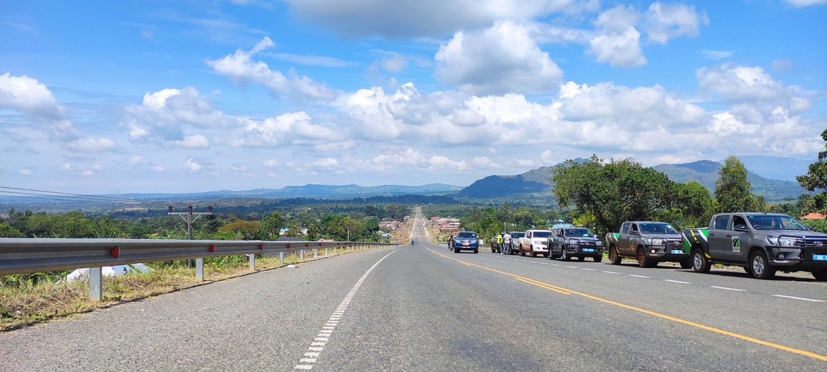 CSCEC_ES1201's tweet image. On February 8th, the Upgrading of the Bumbobi-Lwakhakha Road to Bituminous Standards(44.5KM)  Project in #Uganda undertaken by #CSCEC successfully passed defects liability period inspection.👏🏻👏🏻👏🏻