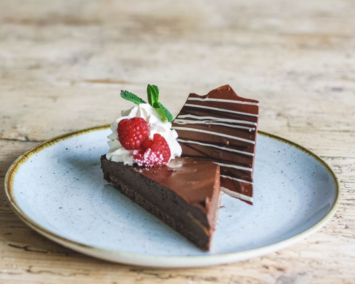 Something for all those chocolate lovers! 

The rich and indulgent 70% Dark chocolate and avocado mousse tart 🍫

Book your table now: thepigs.org.uk/food