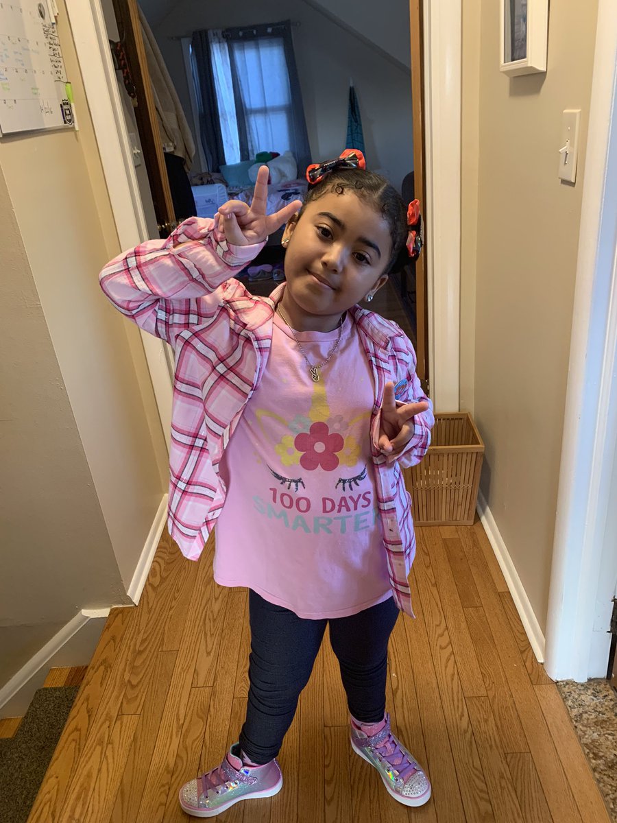 Madison89833880's tweet photo. 100th day READY! 📚 🏫 ❤️ @WheelerAvenue @MrsMorris218 @Salvatore. @MrJohnFrias https://t.co/PEvmudxdEC