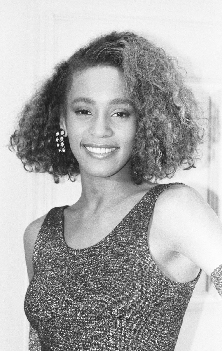 ajplus's tweet photo. Whitney Houston passed away 10 years ago today.

The legendary singer was the first artist to achieve seven consecutive #1 hits in the U.S. and broke the Guinness World Record for most awarded female artist of all time. https://t.co/4eGKJVYoq0