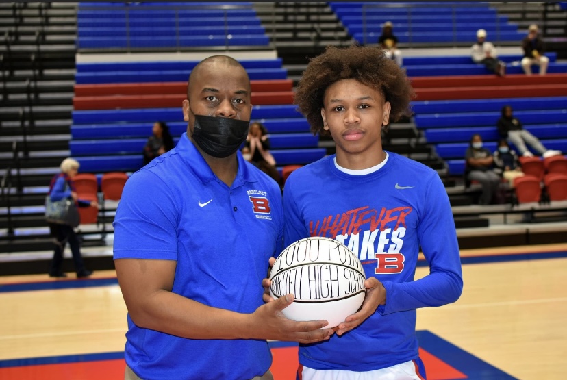 BartlettHoops's tweet photo. Last night we honored Bartlett Senior Point Guard, JR Jacobs, for scoring 1,000 Career Points! Congrats @Jrjacobs0 https://t.co/PBZ57hyIXn