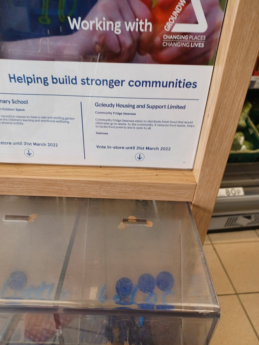More blue tokens today for #Swansea #CommunityFridge whilst <a href="/Tesco/">Tesco</a> #Mumbles - please 🙏vote for <a href="/Goleudy_Tweets/">Goleudy</a> <a href="/FridgeSwansea/">Swansea Community Fridge</a> when shopping at any #Swansea <a href="/Tesco/">Tesco</a> branches.  This project does a fantastic job feeding our #community
#hereforswansea
#reducefoodwaste