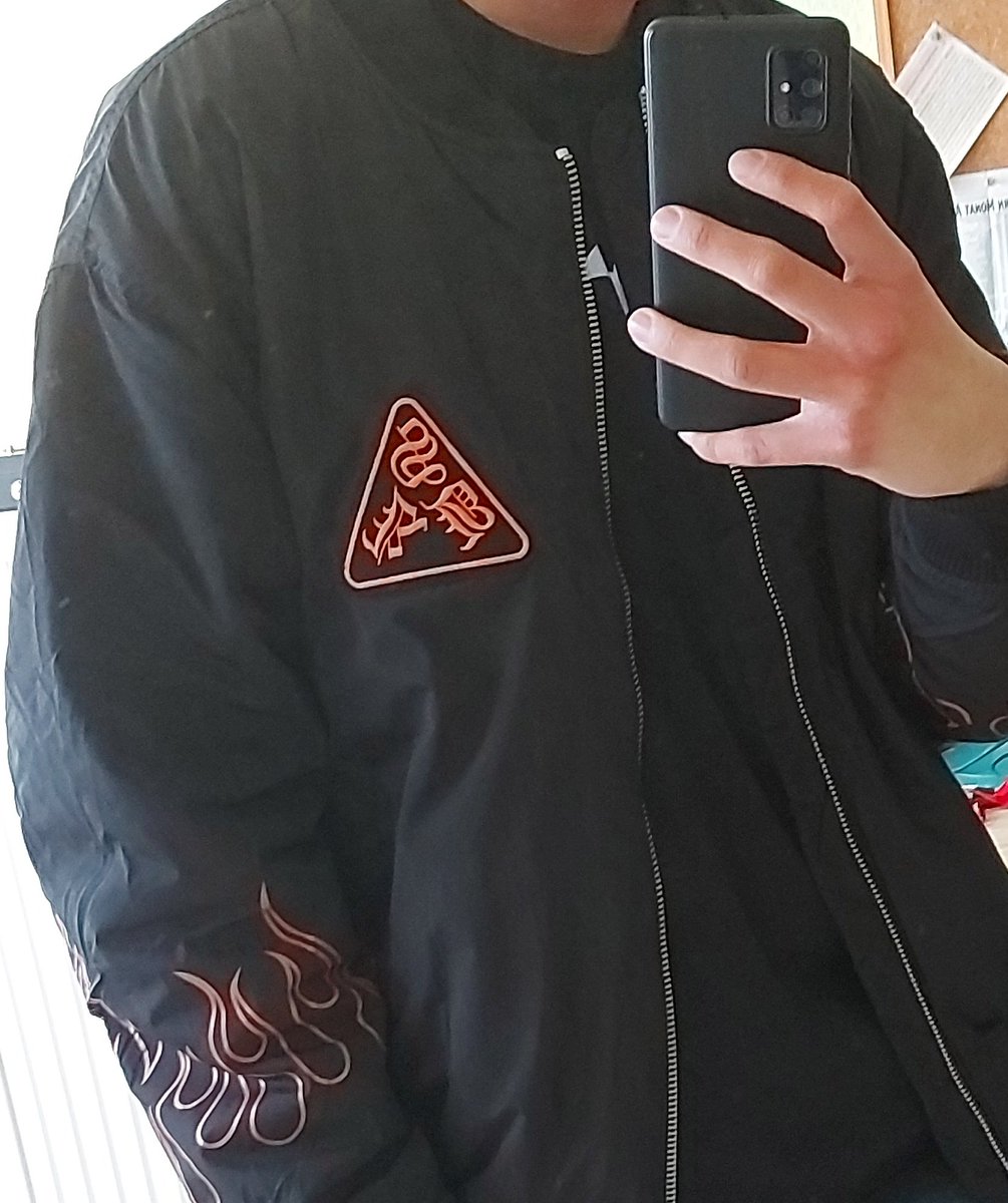 thisiselcarrot's tweet image. Neue Jacke gekauft, brauche Opinions idk ob ich behalten soll oder nicht